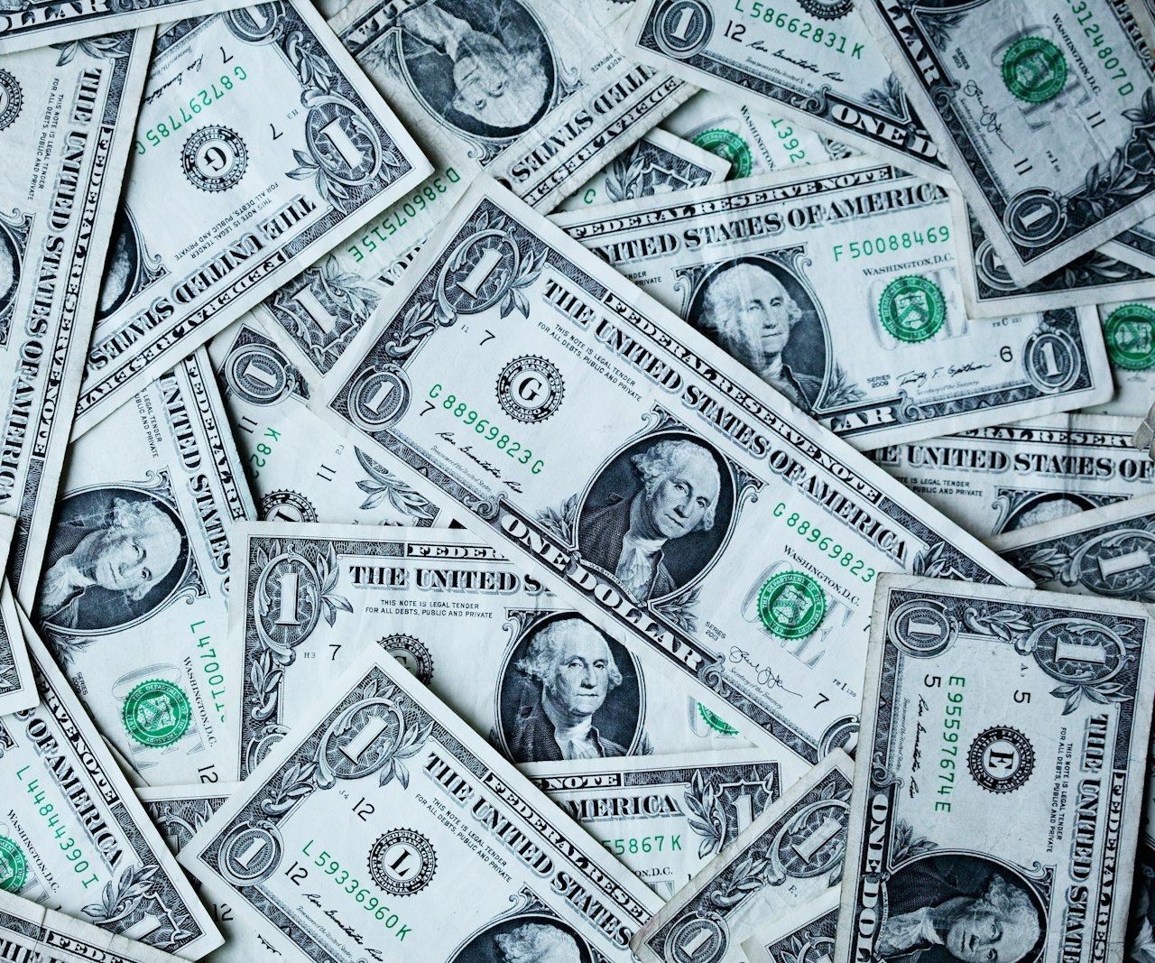 Strategy — Selling Internationally: Markets vs Multi-Store — illustration